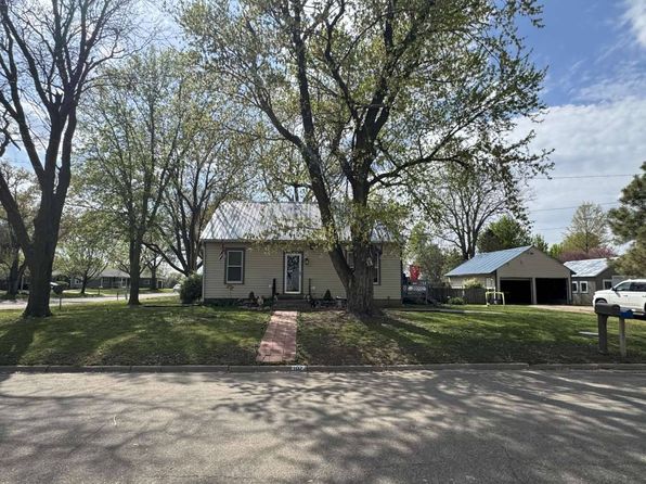 102 N Alaska St, Waterville, KS 66548