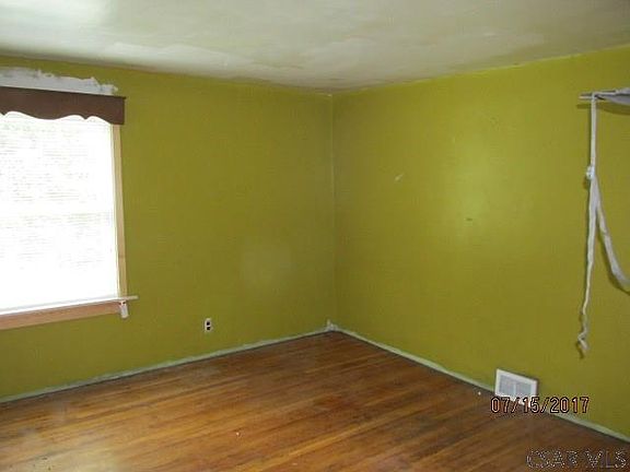 5th image of 448 Deveaux St