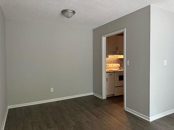 2nd image of 1100 Crescent Dr #1