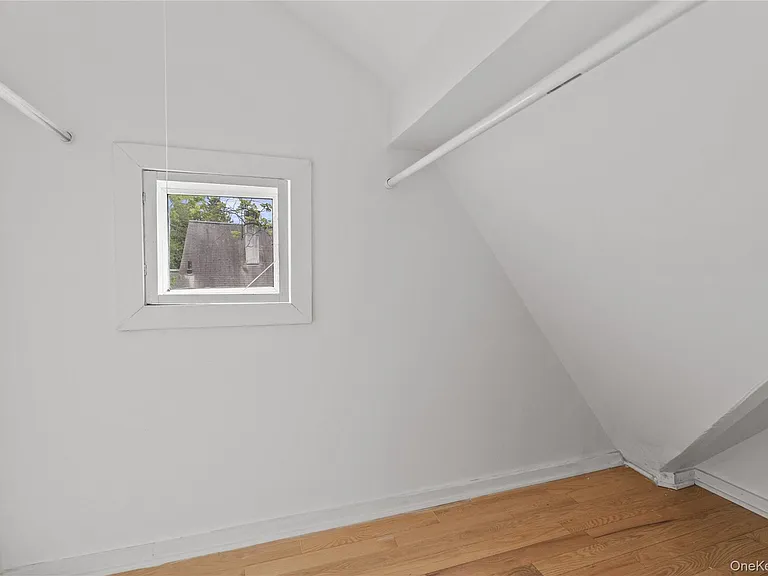 102 Broadway — Photo 9