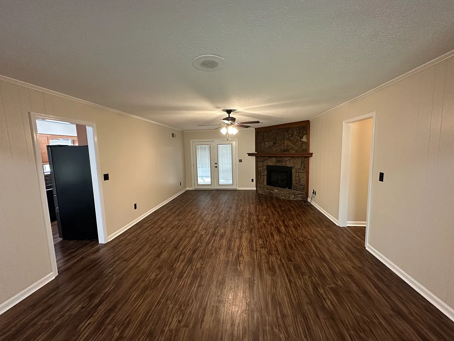 3 bed, 1417 sqft, $2,295 — Photo 2