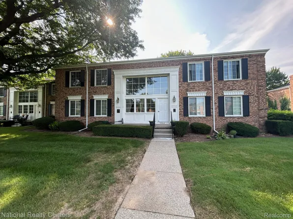 683 E Fox Hills Dr #68, Bloomfield Hills, MI 48304