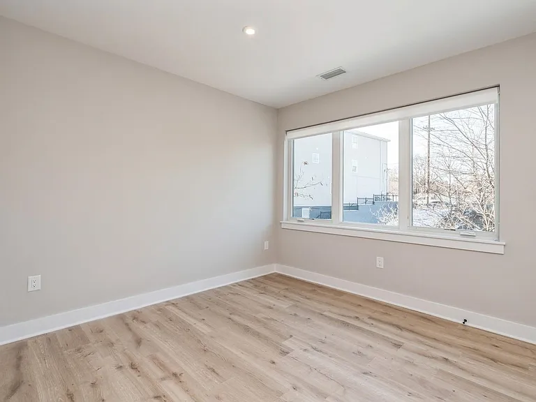 201-205 Randolph Ave #105 — Photo 16