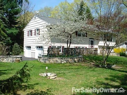 FRONT /DRIVE WAY
						:
						ALMOST AN ACRE WITH A SMALL BARN/SHED.FLAT/CLEAN -PRIVATE WITH STONE WALLS