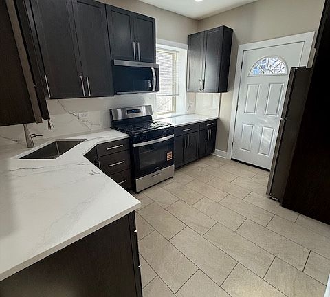 5th image of 1239 W North Shore Ave APT 1E
