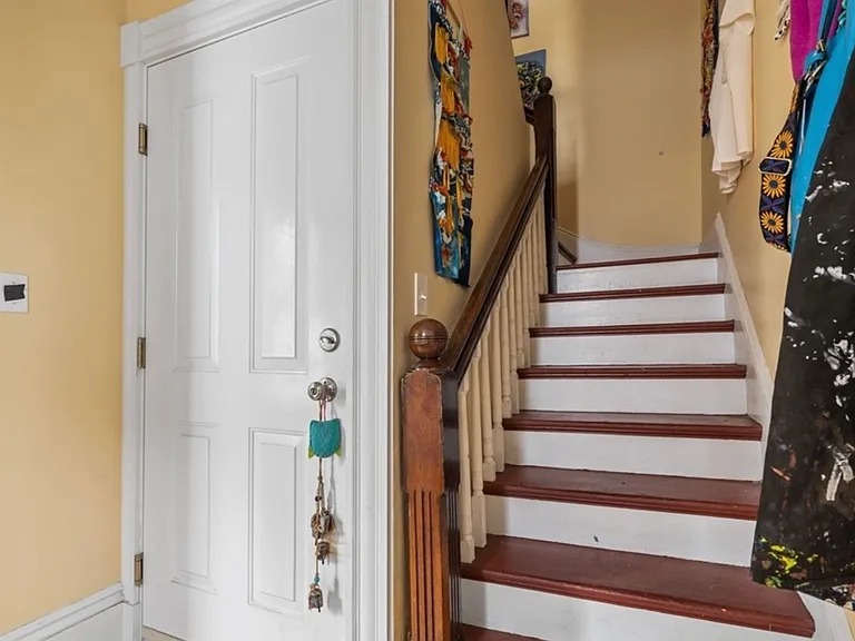 48 Spring Park Ave #2 — Photo 7