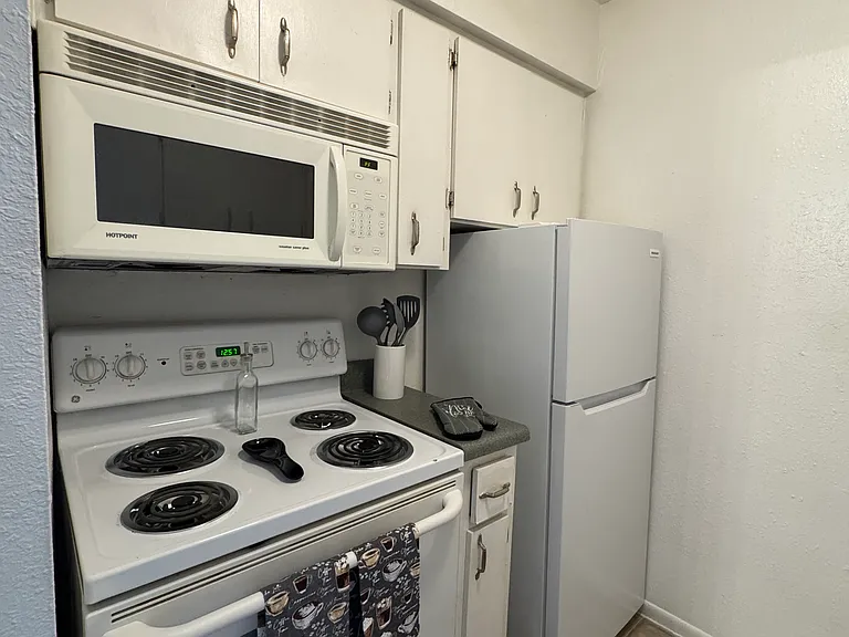 Applegate Apartment — Photo 8