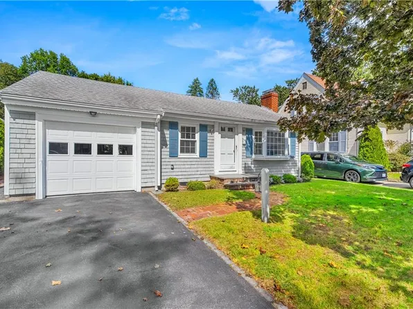 19 Beaumont St, Rumford, RI 02916