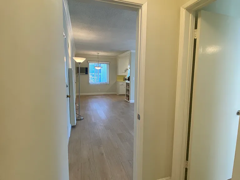 122 N Wetherly Dr #5 — Photo 21
