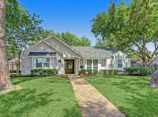 702 Walnut Bend Ln, Houston, TX 77042