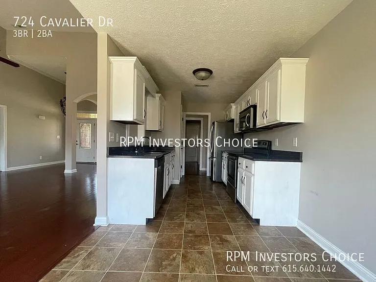 724 Cavalier Dr — Photo 6