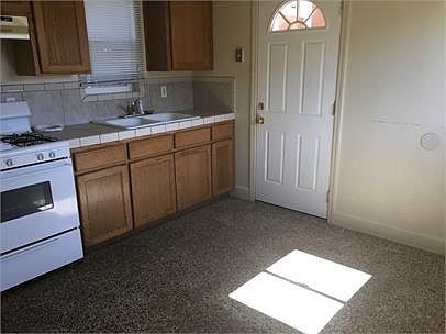 2nd image of 1920 N 11th Avenue Back