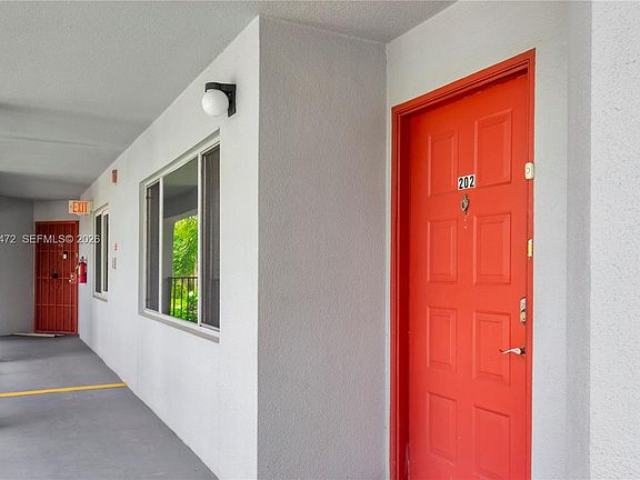 5th image of 750 SW 138th Ave APT 202F