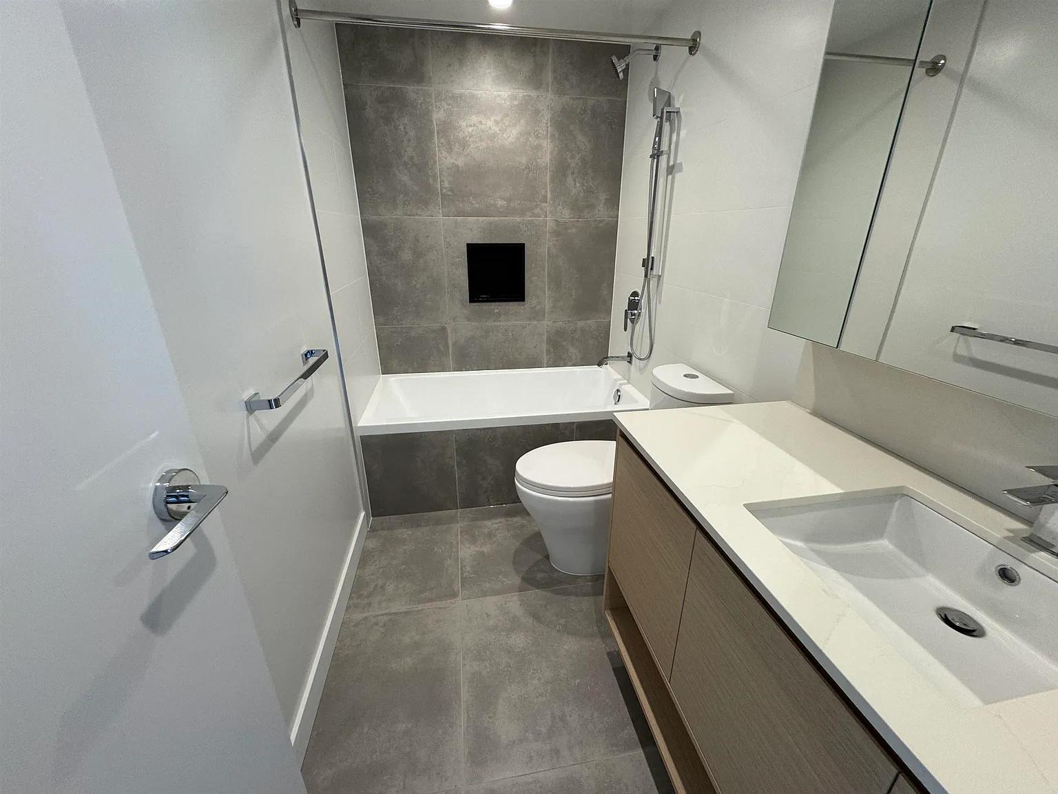 1 bed, 530 sqft, $1,750 — Photo 3
