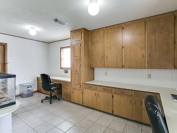 5th image of 1009 Cedar Lawn Dr