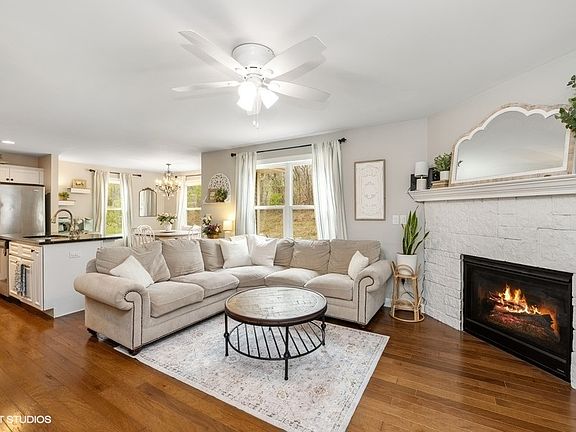 3rd image of 683 N Joshua Ln