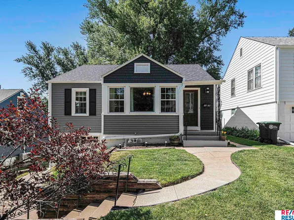 5819 Hickory St, Omaha, NE 68106