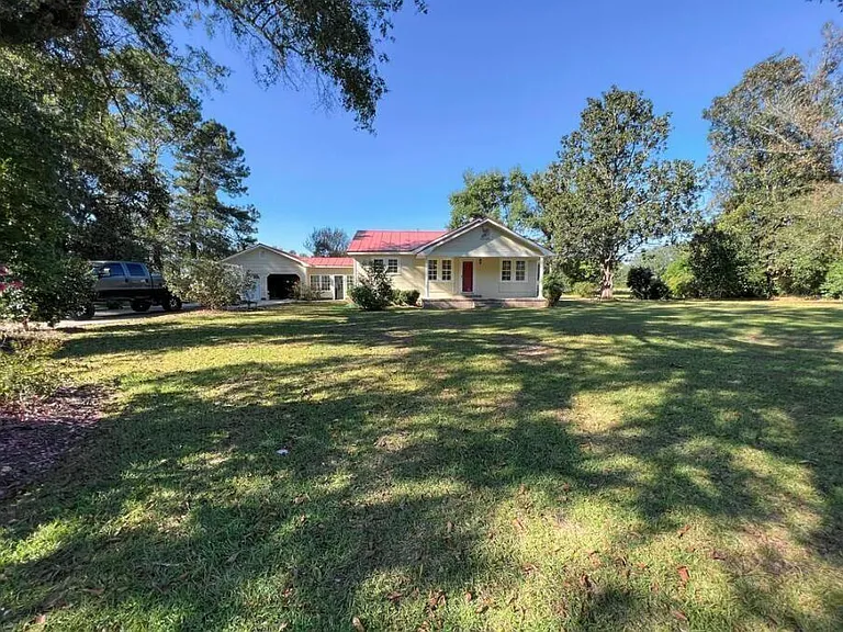 526 Embassy Dr — Photo 16