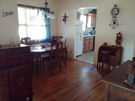 Dining Room, Hardwood floor