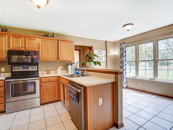 4th image of 5982 Ridgewood Rd W