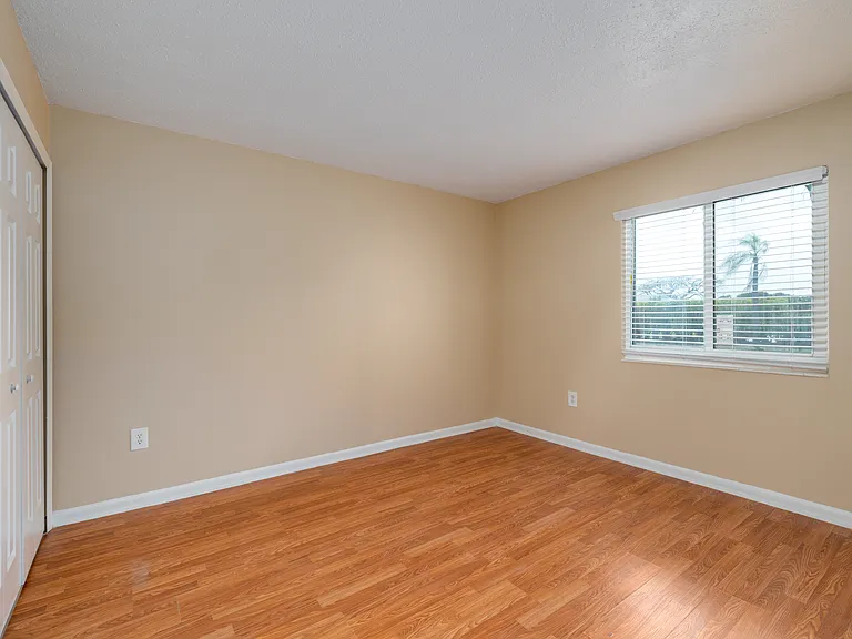 8372 Beacon Blvd — Photo 9