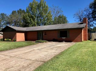 122 Chickasaw Dr, West Point, MS 39773