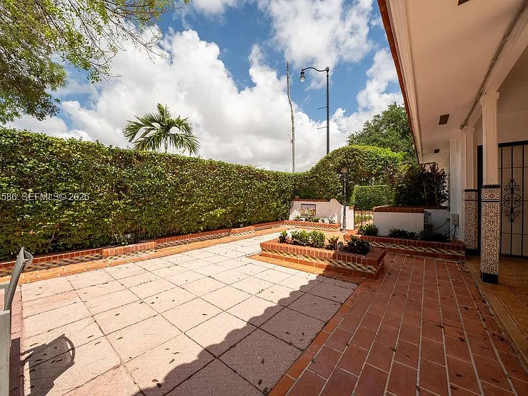1550 S Greenway Dr — Photo 52