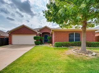 6920 Meadow Bend Dr, Arlington, TX 76002