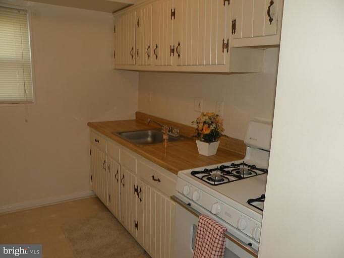 2nd image of 120 Washington St NE #B3