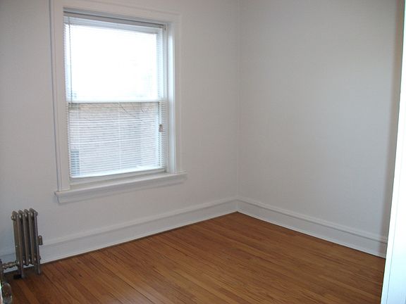 5th image of 1118 W Loyola Ave #2