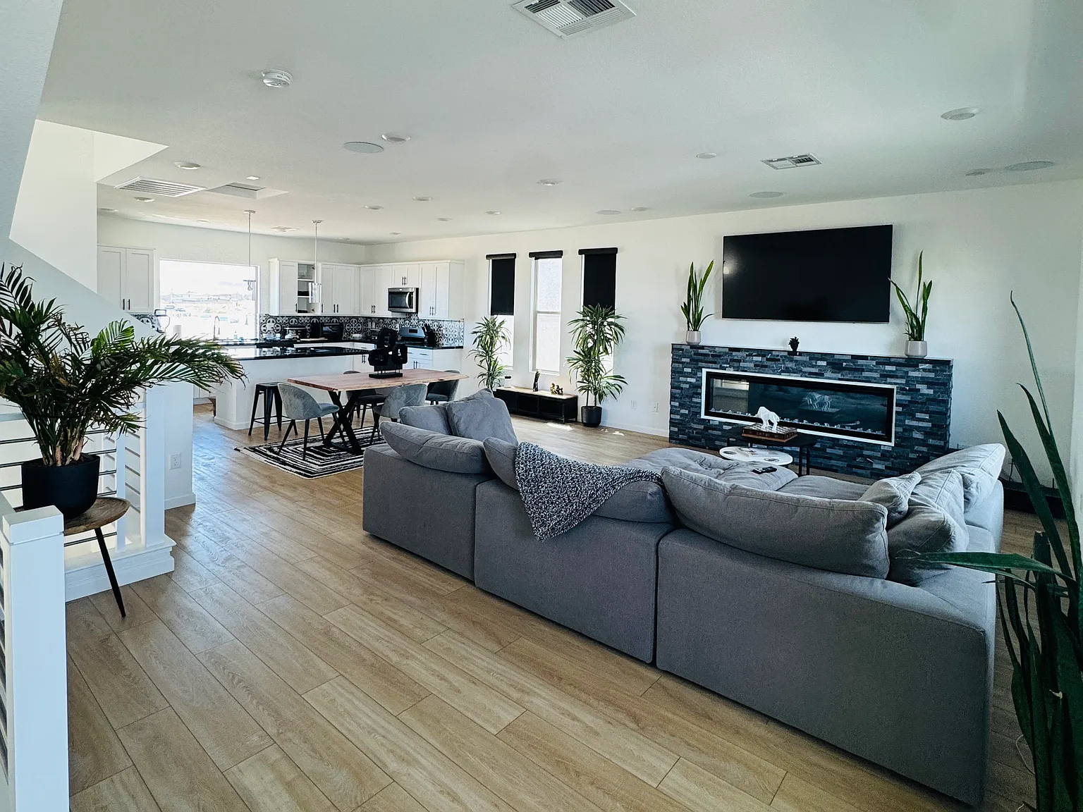 4 bed, 2276 sqft, $4,000 — Photo 3