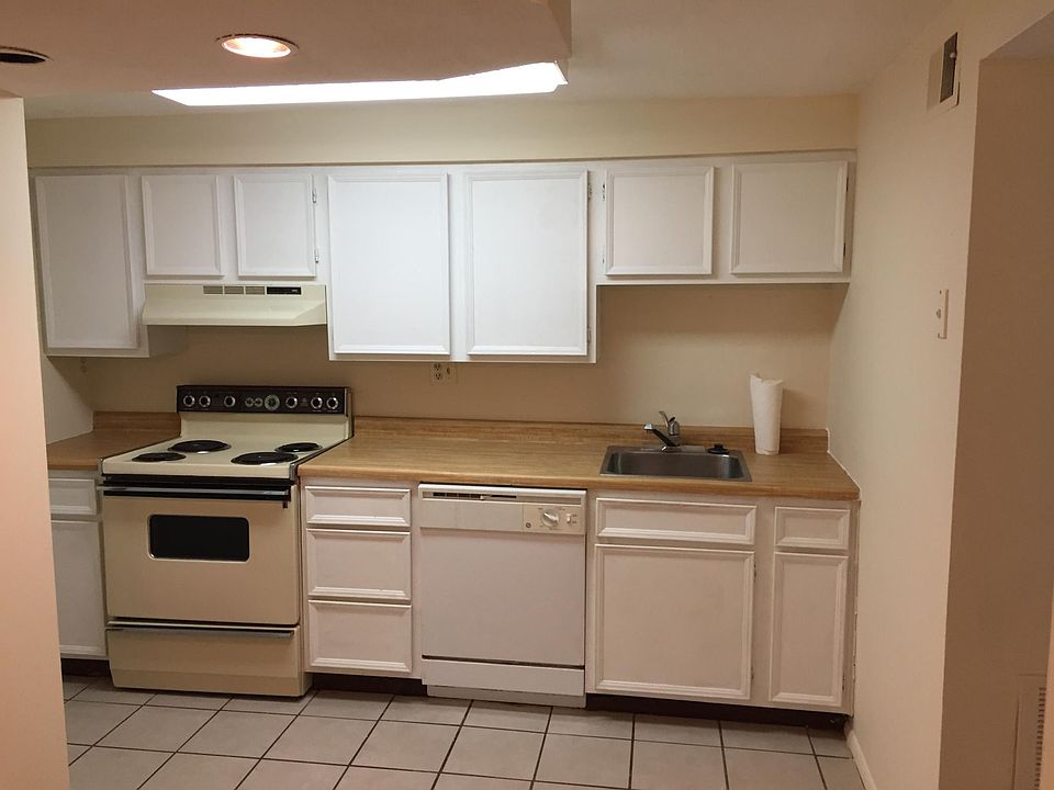 2nd image of 27805 Evergreen Run #05