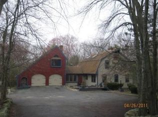 1375 Quaker St, Northbridge, MA 01534
