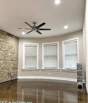 2nd image of 1432 W Farragut Ave #728
