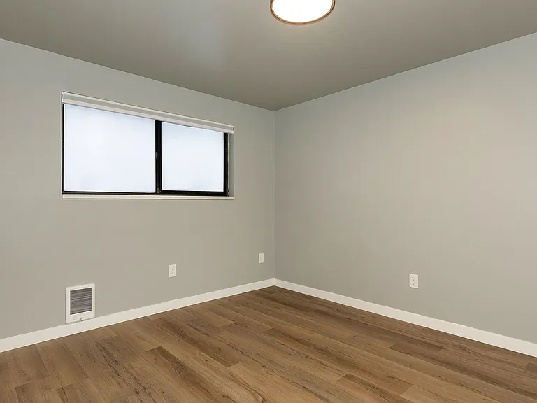 Eagle Court Apartments — Photo 13