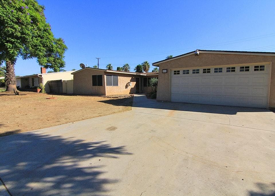 1st image of 136 Brown Dr