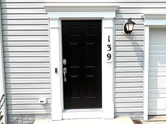 3rd image of 139 Court Sq