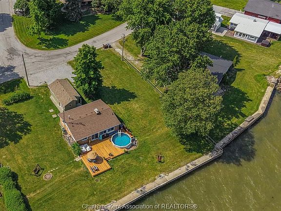 2nd image of 105 Island Cres