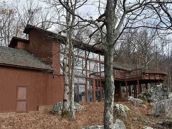 2nd image of 209 Cedar Dr