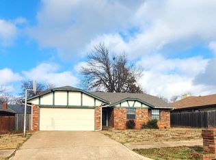 1521 E Main St, Moore, OK 73160