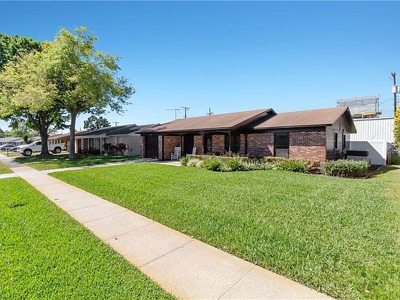3rd image of 1721 Cordova Cir W