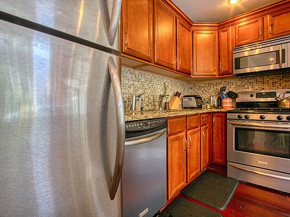 4th image of 318 Grand Ave APT 1