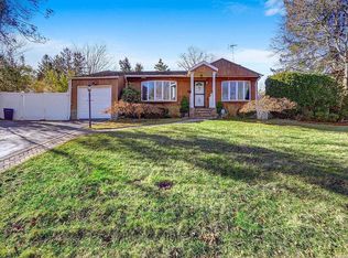 24 Renee Rd, Syosset, NY 11791