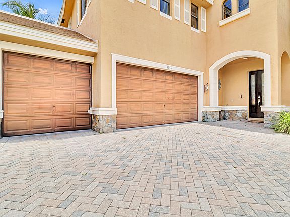 3rd image of 3546 Collonade Drive