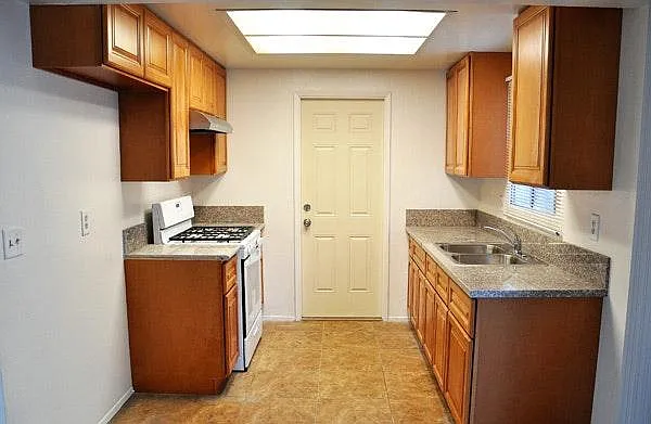 1555 E Fairfield Ct #3 — Photo 5
