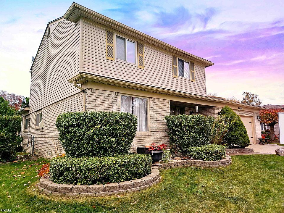 1st image of 23819 W Fairway Dr