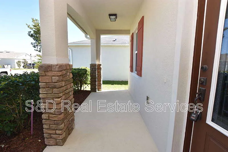 3 bed, 2.5 bath, 2631 sqft, $2,200 — Photo 2