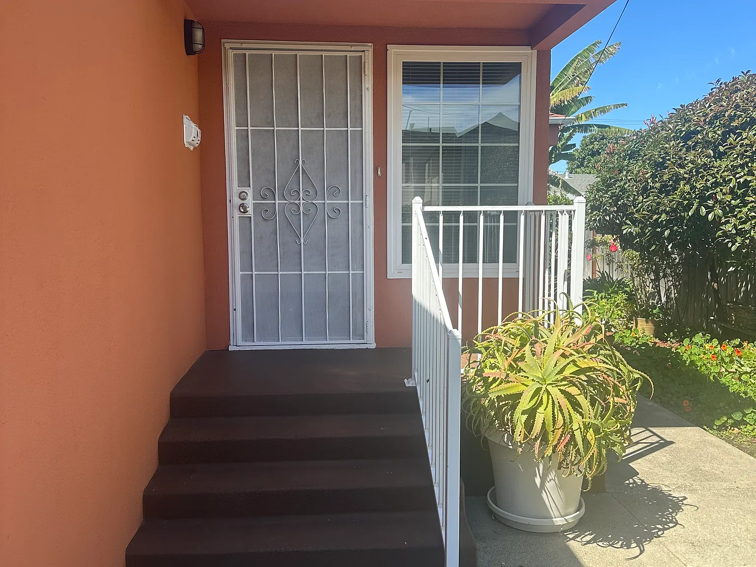 2 bed, 800 sqft, $2,550 — Photo 1