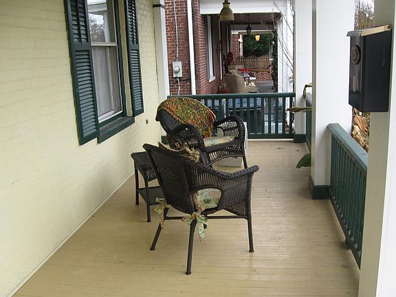 4th image of 439 King George Ave SW #1
