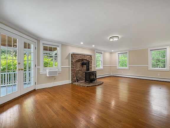 4th image of 26 Old Mont Vernon Road #A/B